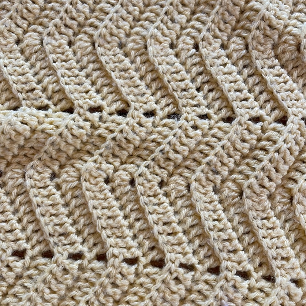 Handmade yellow throw - Picture 3 of 3